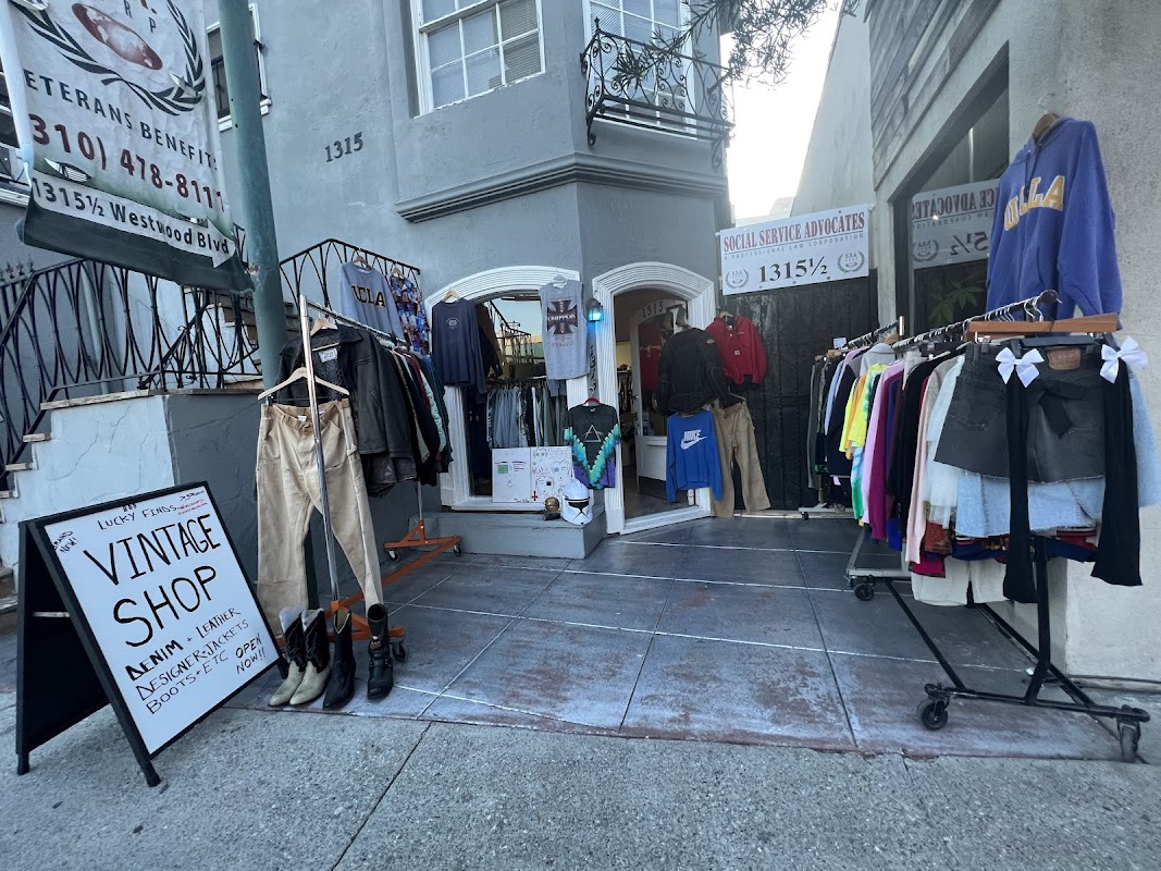 Lucky Finds Vintage, Coffee, Music, & Screen Printing