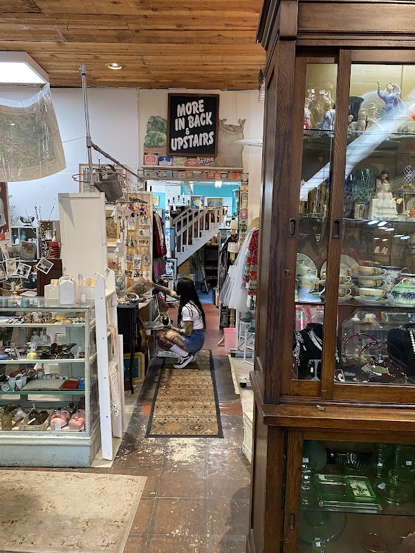 Stars Antique Market