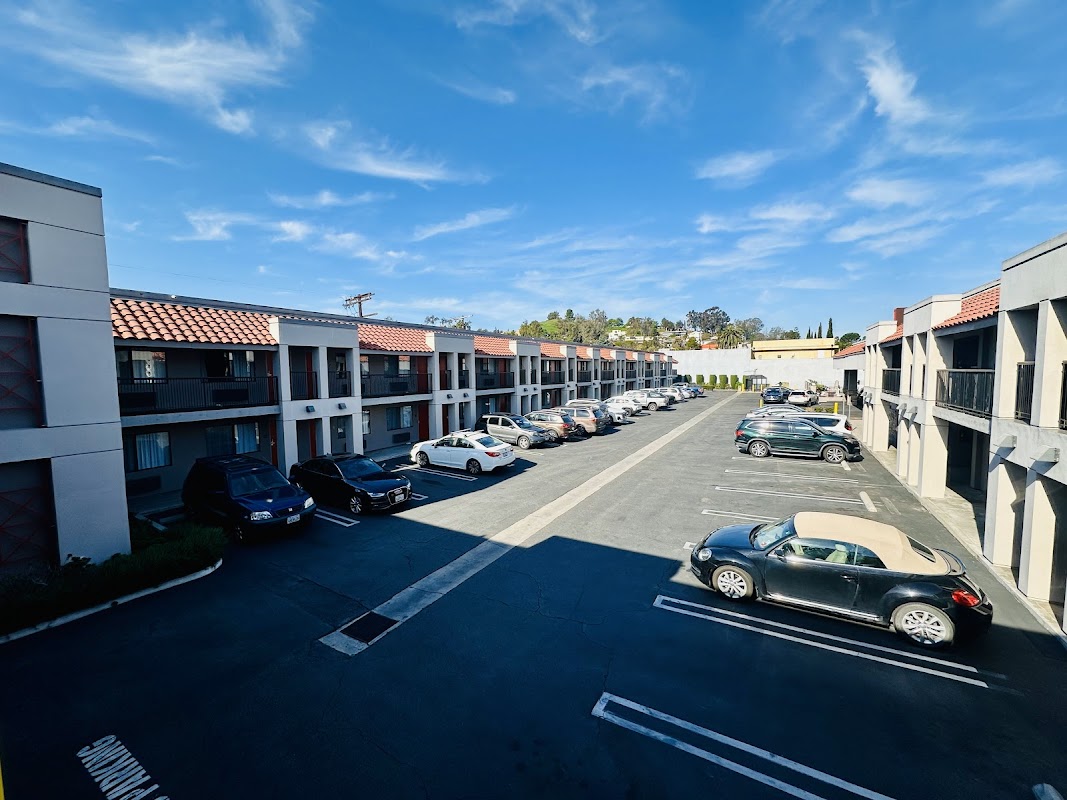 The Hills Inn Eagle Rock "Near Old Town Pasadena"